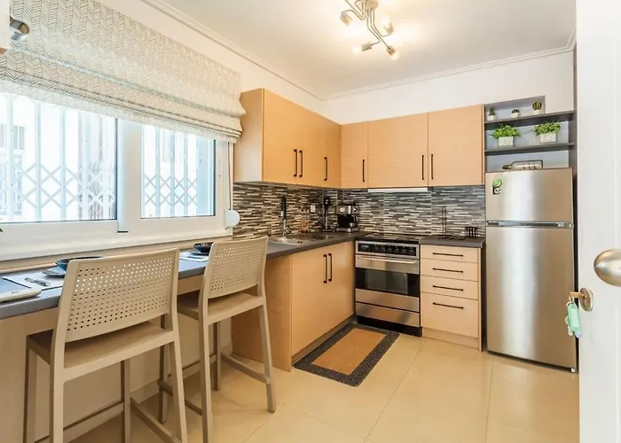 Lime - Cozy Gem With Private Parking * Kalamáta