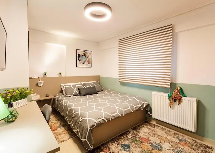 Lime - Cozy Gem With Private Parking * Kalamáta