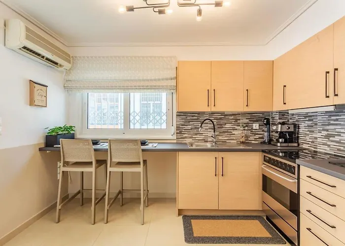 Lime - Cozy Gem With Private Parking * Kalamáta