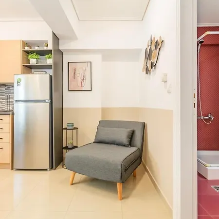 Lime - Cozy Gem With Private Parking Kalamata