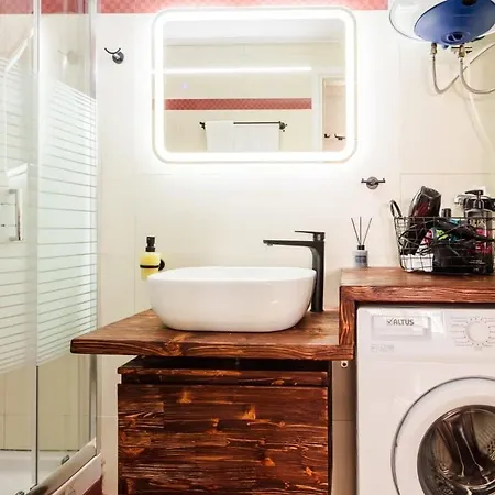 Lime - Cozy Gem With Private Parking Ferienhaus Kalamata