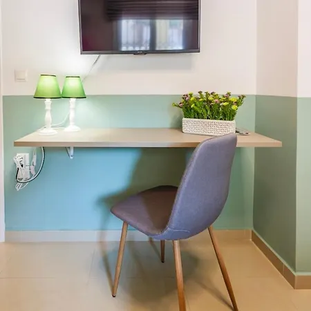 Lime - Cozy Gem With Private Parking Ferienhaus