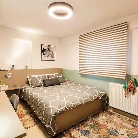 Lime - Cozy Gem With Private Parking * Kalamata