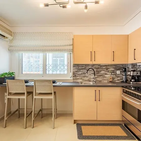 Lime - Cozy Gem With Private Parking * Καλαμάτα