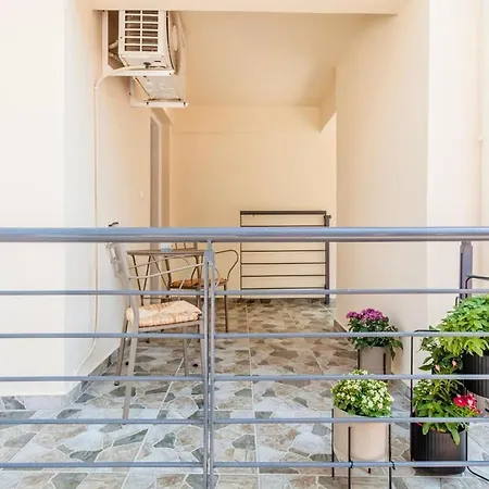 Lime - Cozy Gem With Private Parking * Καλαμάτα