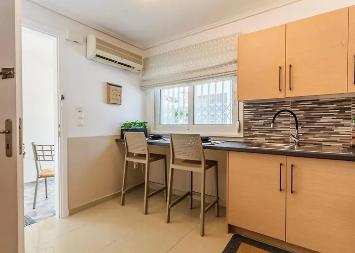 Lime - Cozy Gem With Private Parking 펜션 칼라마타