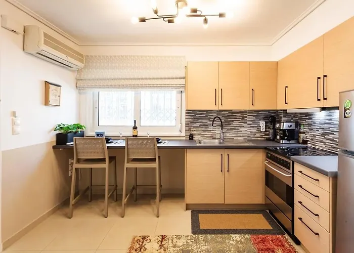 Lime - Cozy Gem With Private Parking 펜션 칼라마타