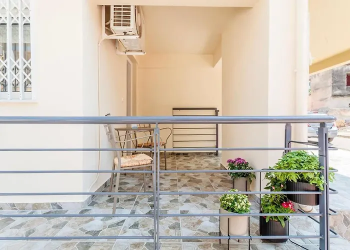 Lime - Cozy Gem With Private Parking * Καλαμάτα